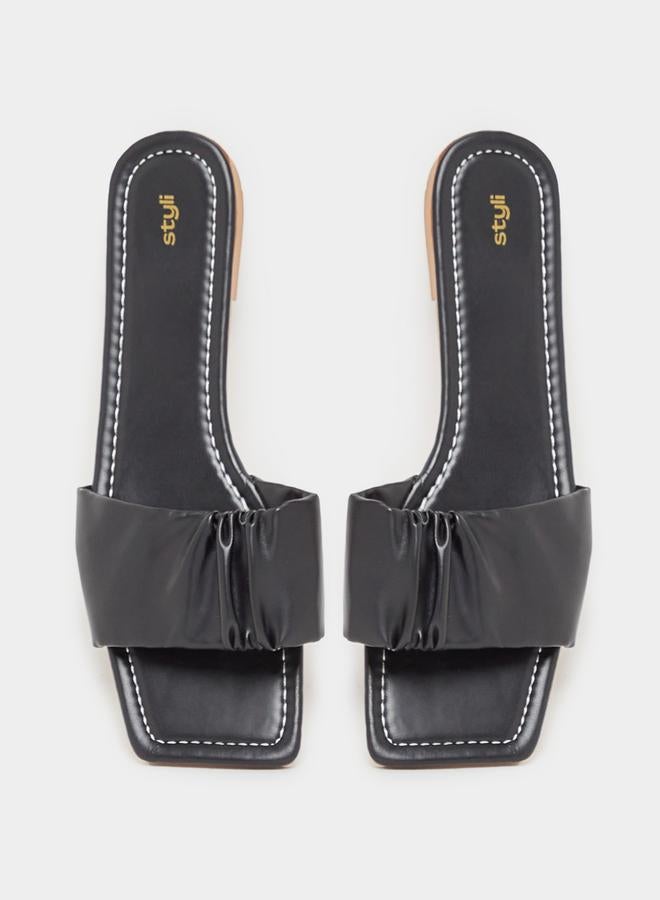 buy-styli-cushion-single-strap-flat-sandals_0zo