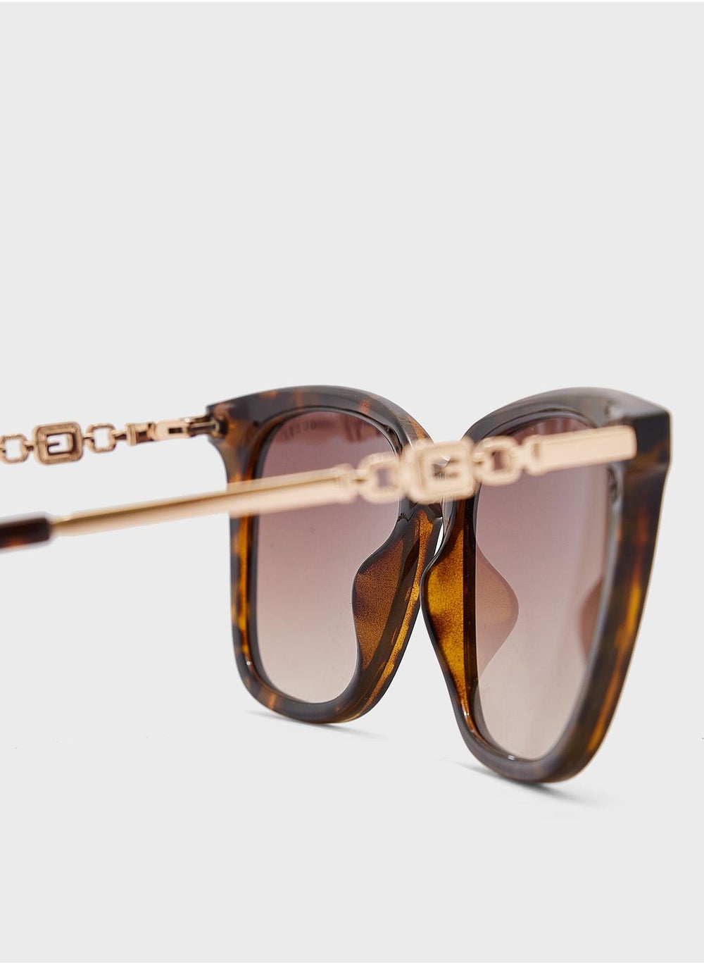 buy-guess-injected-shaped-sunglasses_dlt