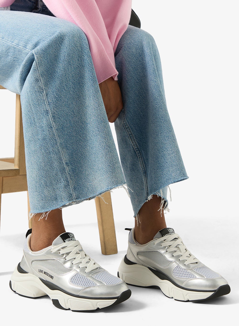 buy-love-moschino-logo-low-top-sneakers_38h