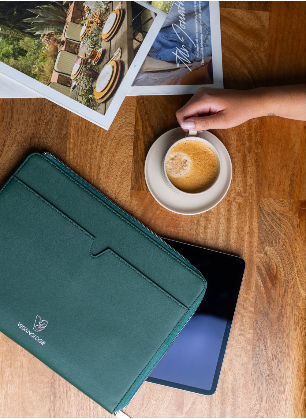 buy-veganologie-eden-apple-leather-laptop-sleeve-16-in-black-made-from-40-apples_u9q