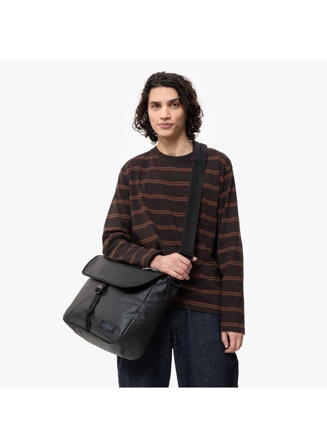 buy-eastpak-delegate-tarp-messenger-bag-black_085