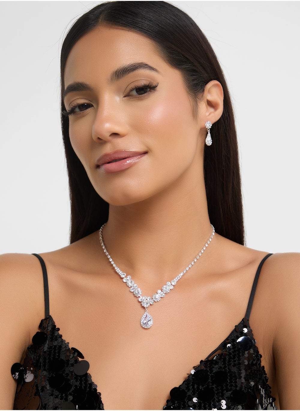 buy-ella-limited-edition-by-namshi-diamante-necklace-drop-earrings-set_f6j