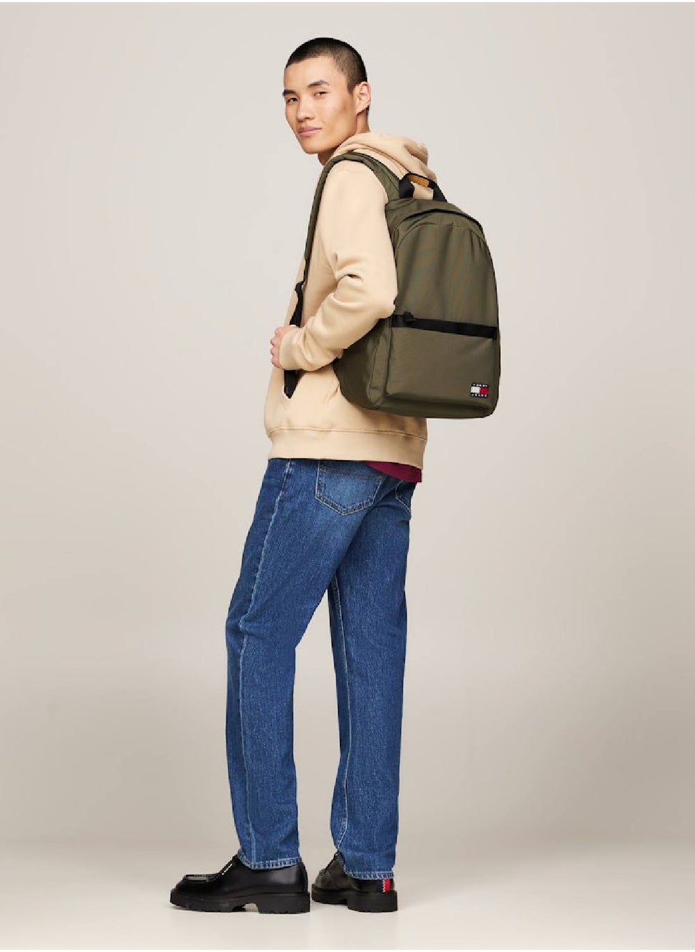 buy-tommy-jeans-essential-badge-dome-backpack_rtc