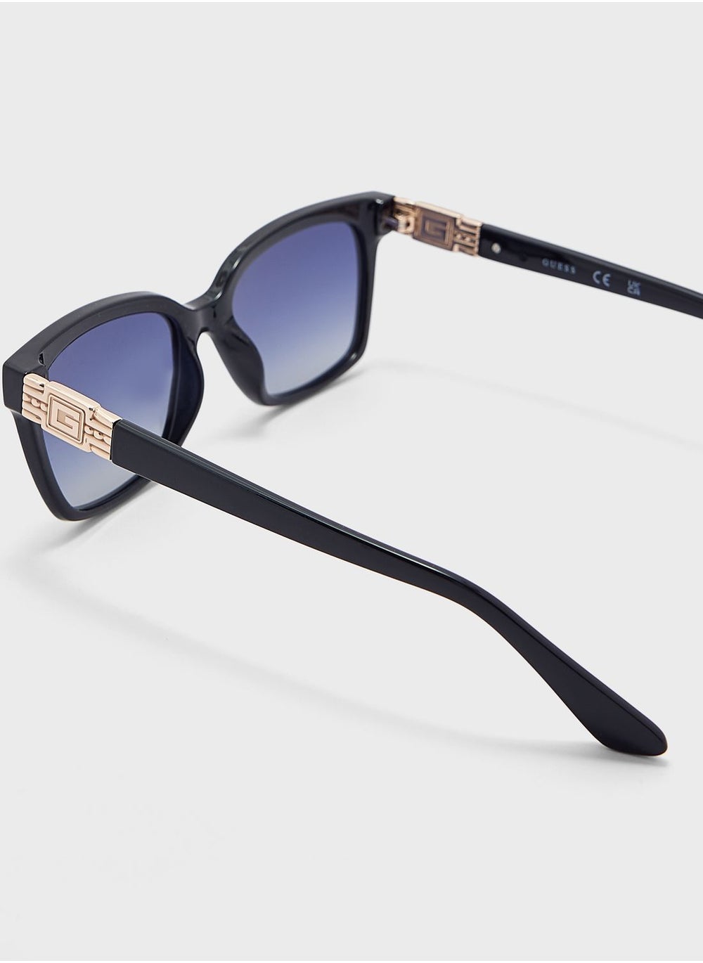 buy-guess-wayfarers-sunglasses_bu2