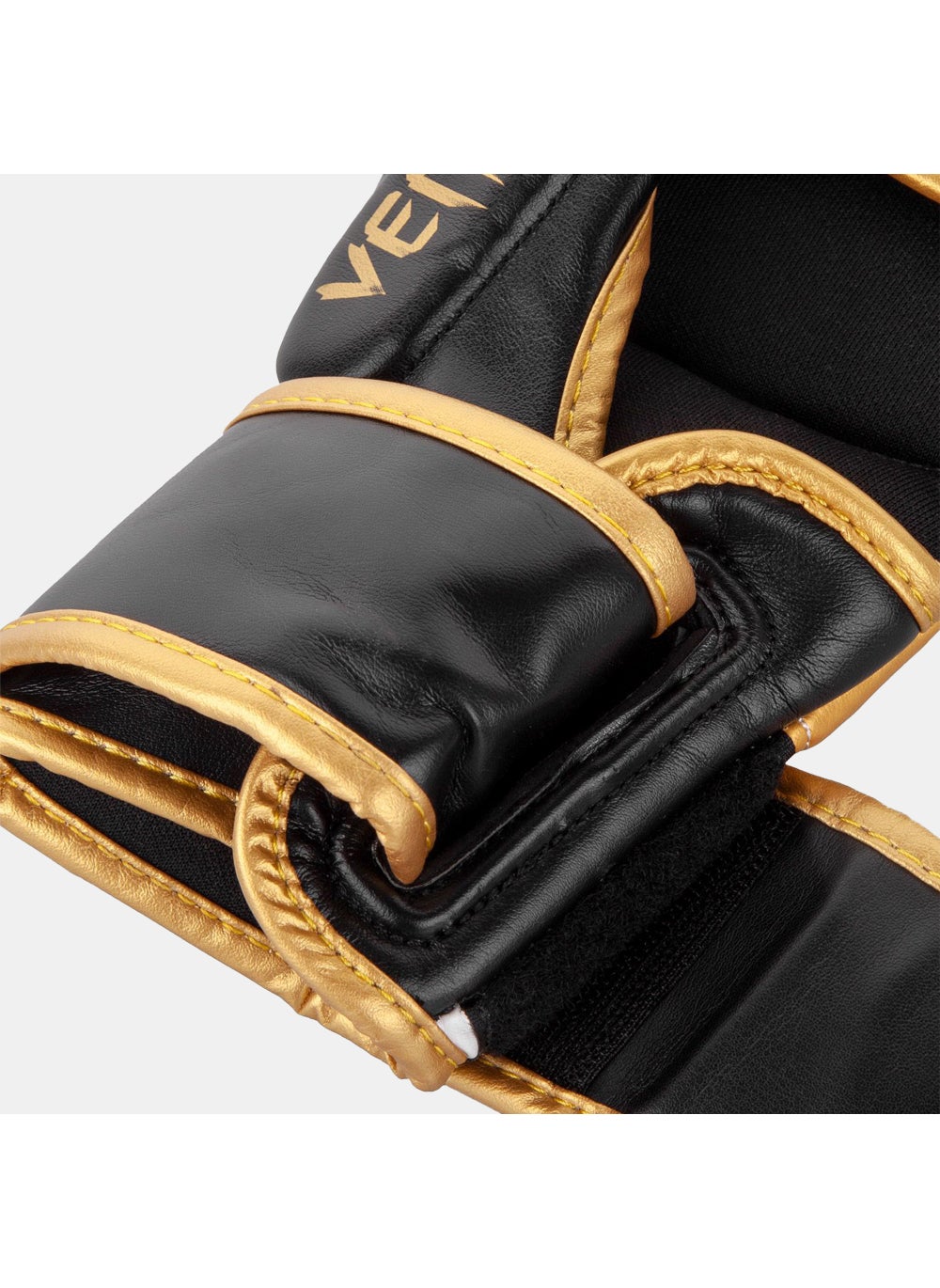 buy-venum-challenger-3-0-sparring-gloves_paw