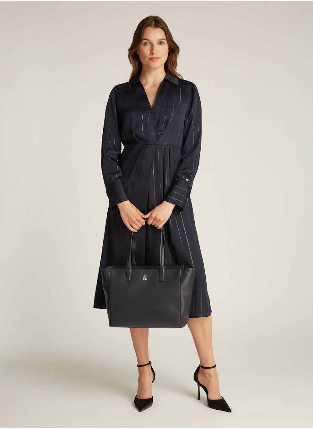 buy-tommy-hilfiger-th-soft-logo-tote-bag_4oe