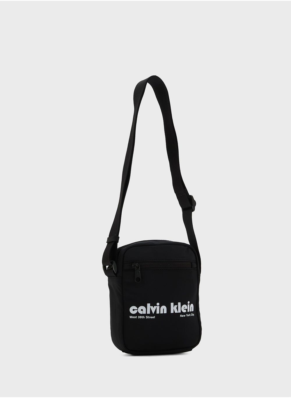 buy-calvin-klein-jeans-graphic-reporter-bag_hi8