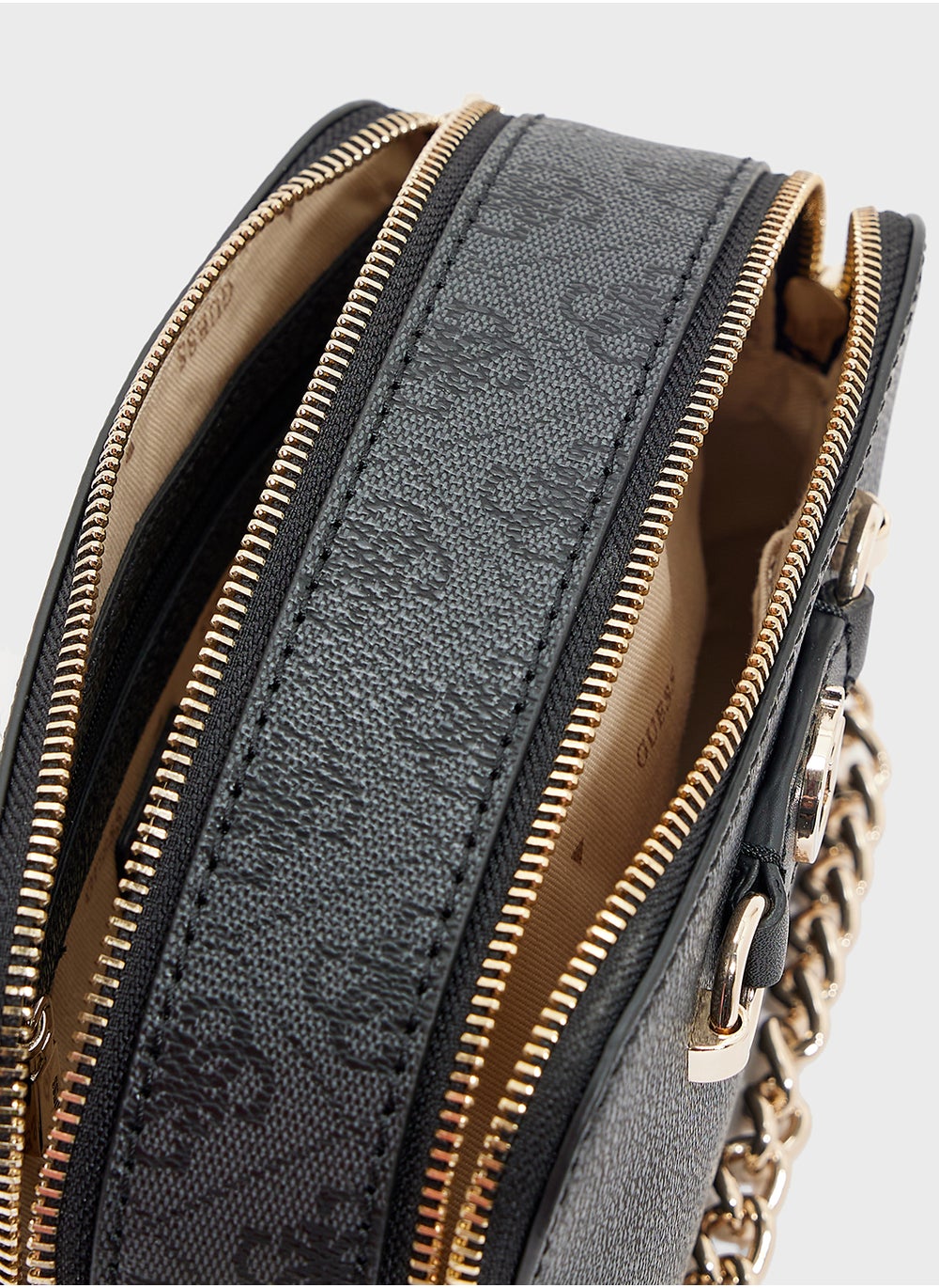 buy-guess-izzy-camera-bag-crossbody_6o4