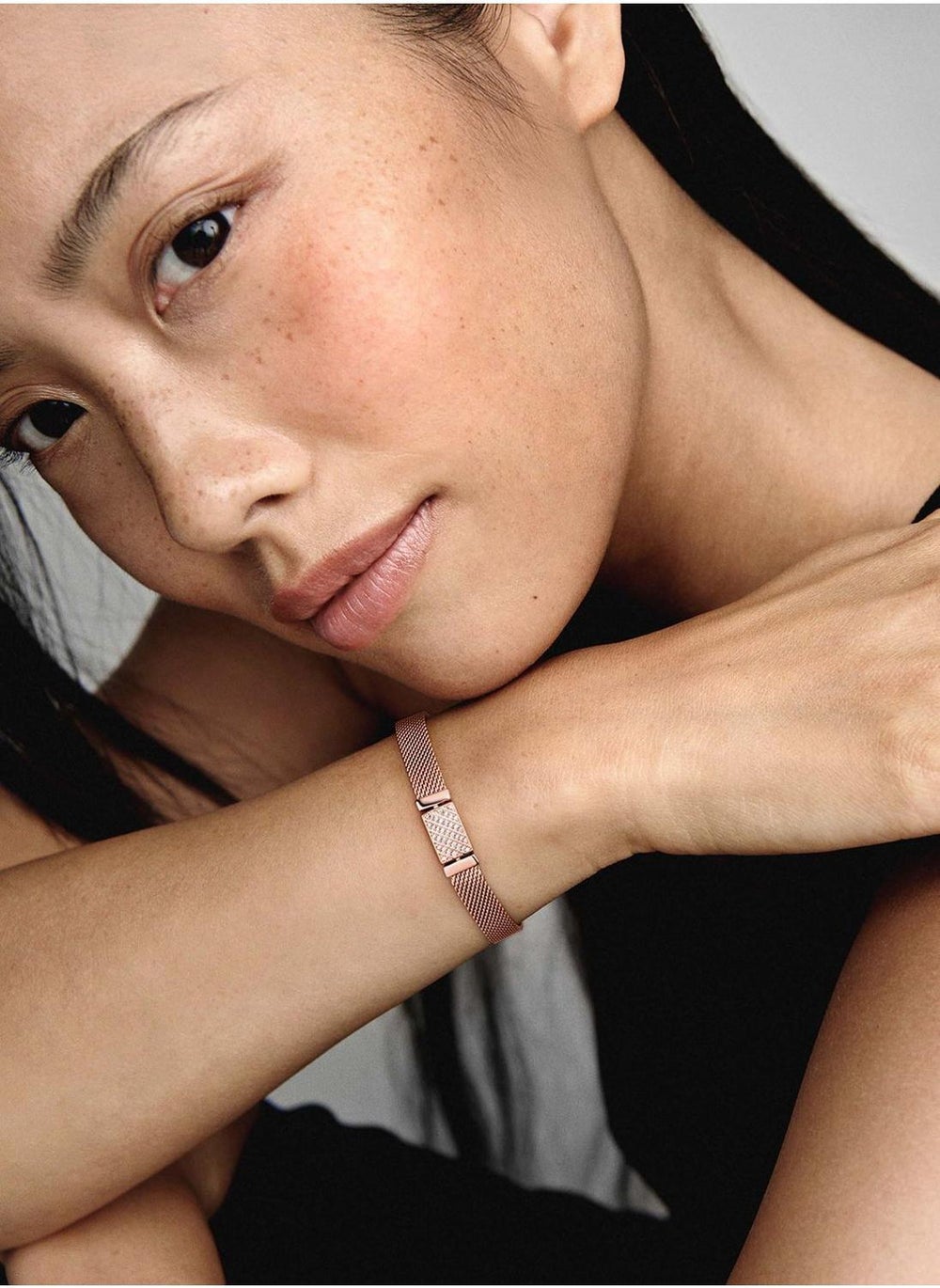 buy-pandora-pandora-reflexions-long-clasp-pava-c-bracelet_jpa