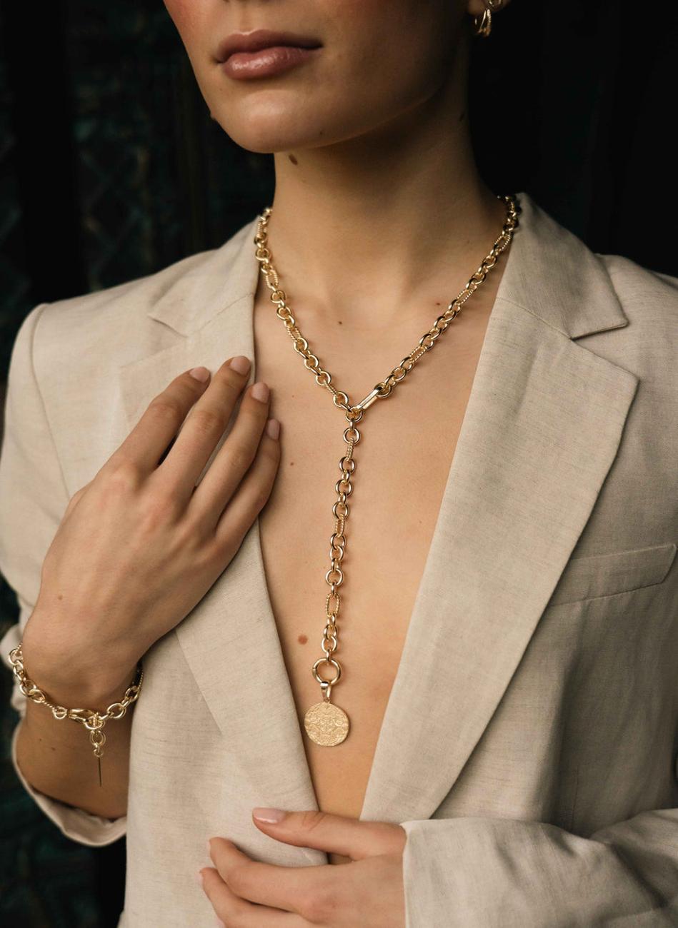 buy-tutti-co-crest-necklace-gold_rh9