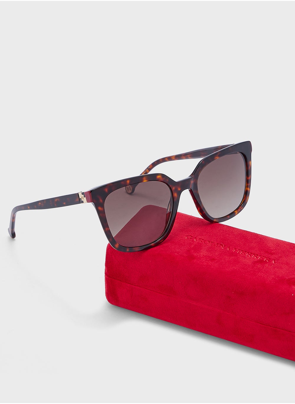 buy-carolina-herrera-her-0236-s-oversized-sunglasses_xiz
