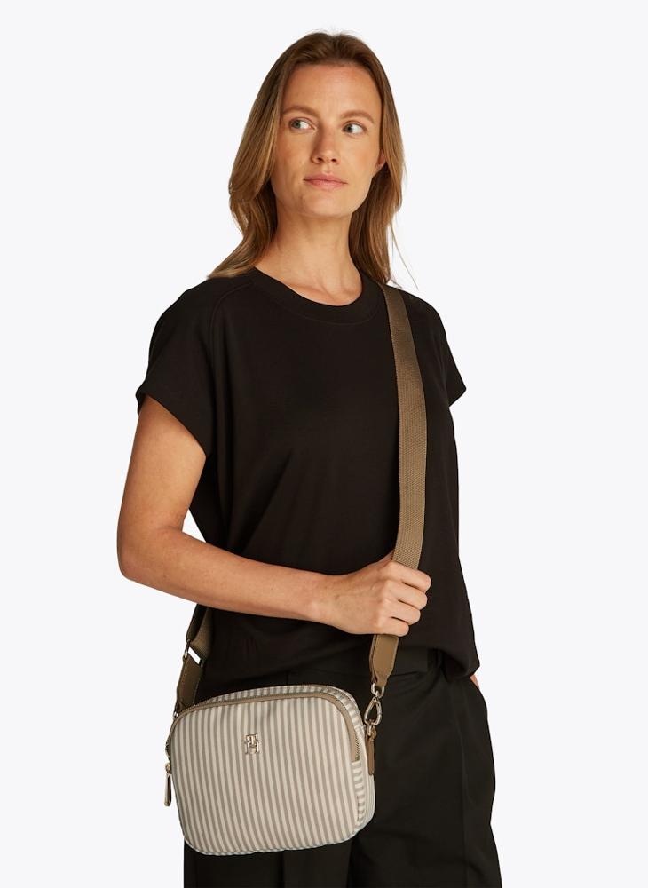 buy-tommy-hilfiger-poppy-summer-camera-bag_9rm