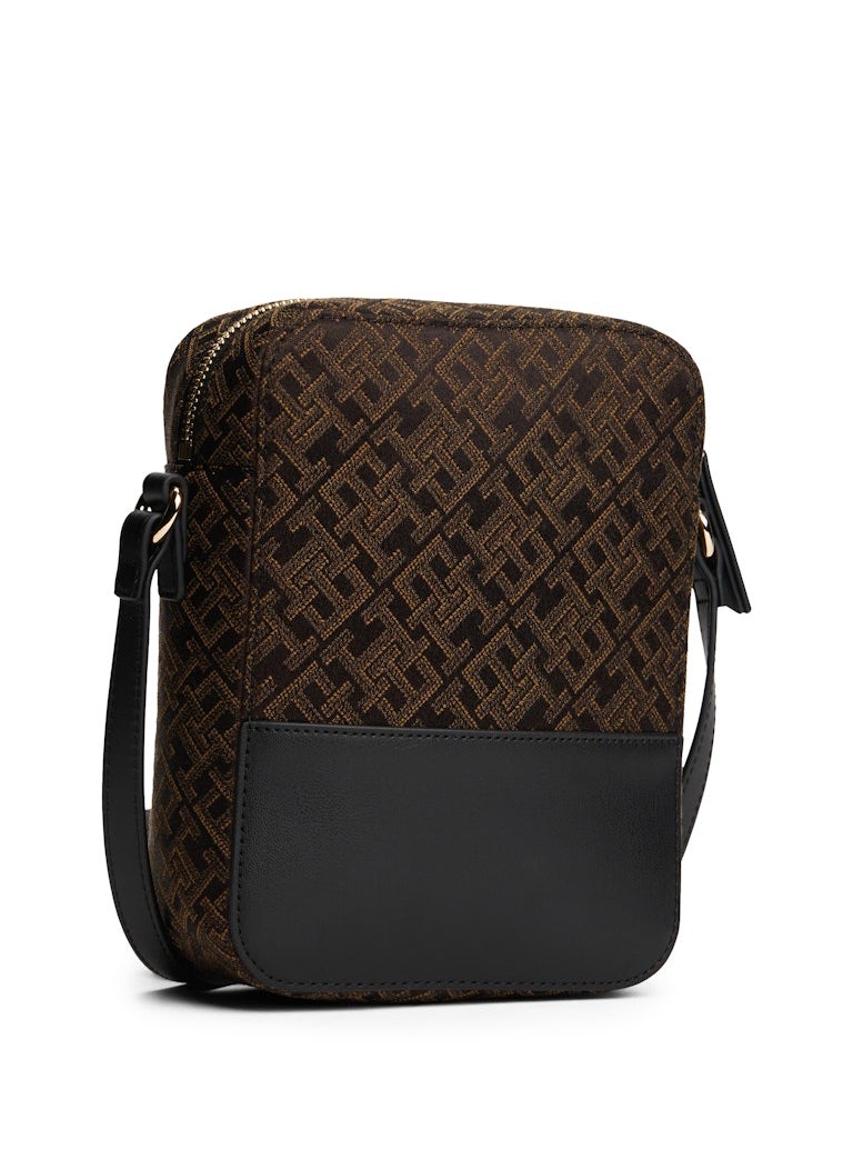 buy-tommy-hilfiger-logo-detailed-feminine-crossbody_gxc