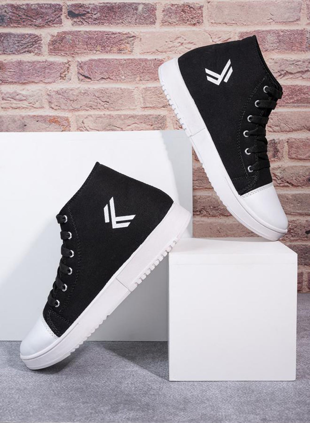 buy-styli-high-top-graphic-print-lace-up-sneakers_scd
