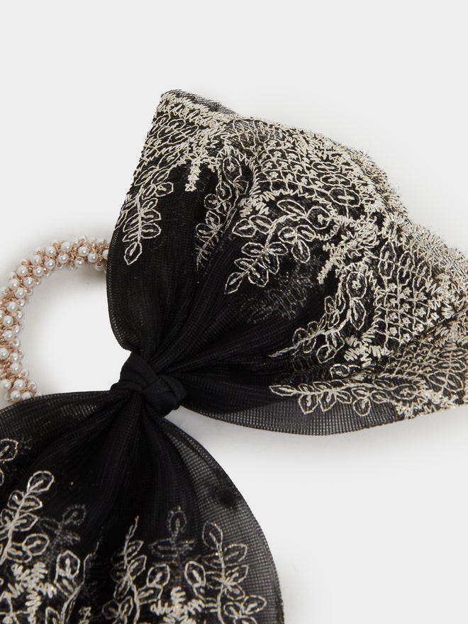 buy-styli-styli-oversized-lace-bow-hair-tie-with-faux-pearl-detail_pcj