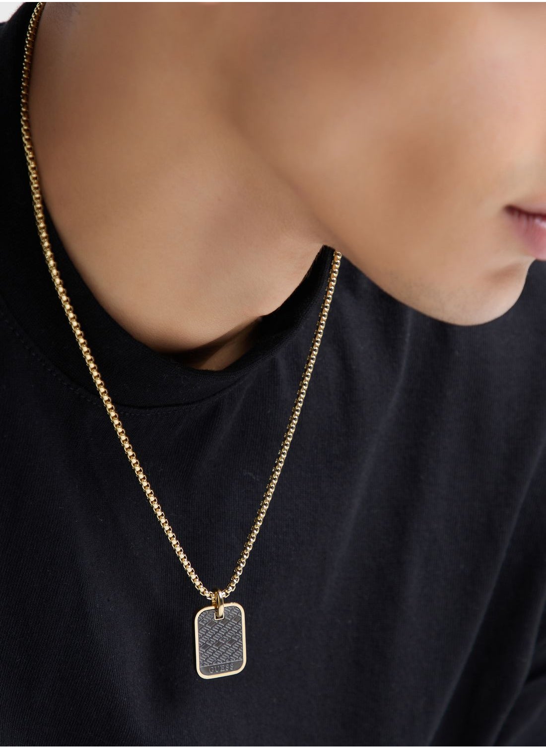 buy-guess-logo-tag-necklace_mh6