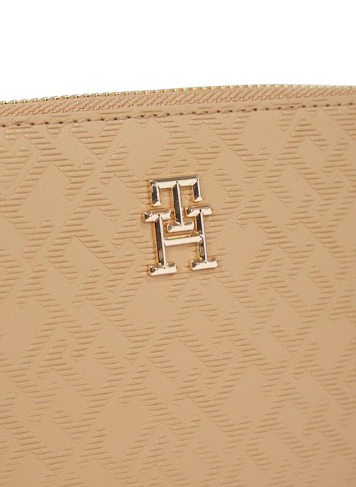 buy-tommy-hilfiger-logo-zip-over-clutche_8p2