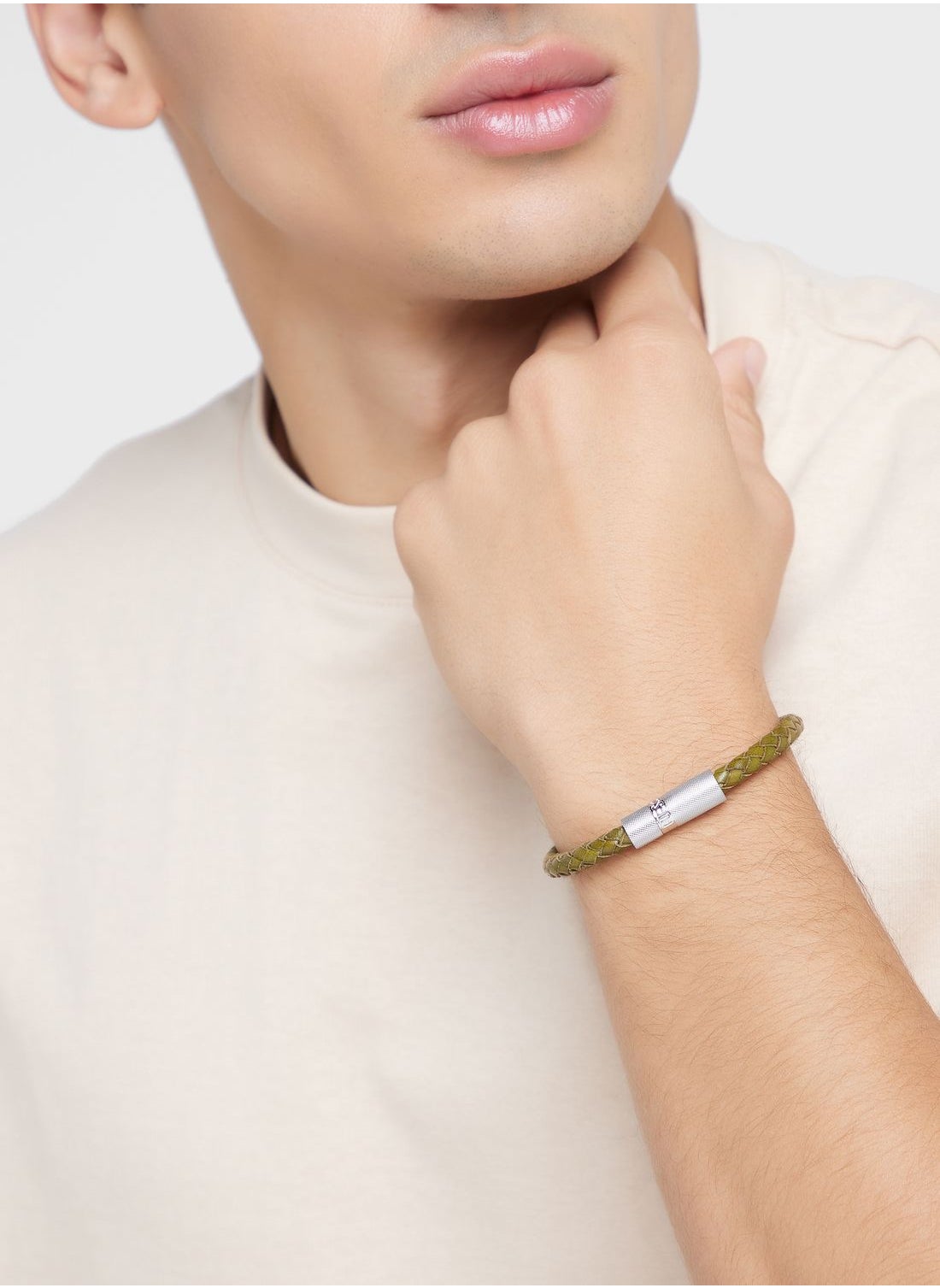 buy-guess-casual-leather-round-screw-jack-bracelet_530