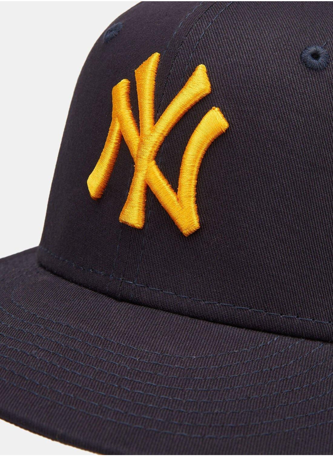 buy-new-era-men-s-mlb-league-essential-new-york-yankees-59fifty-cap_u6x