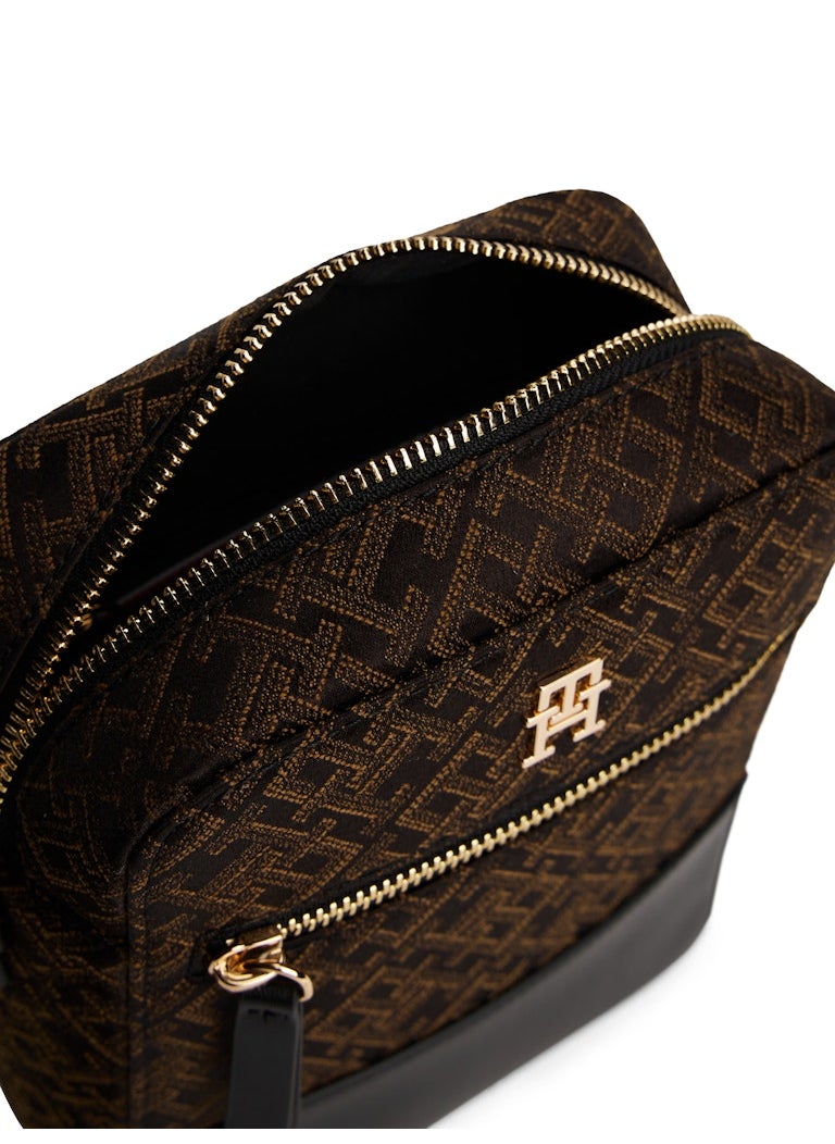 buy-tommy-hilfiger-logo-detailed-feminine-crossbody_bgl