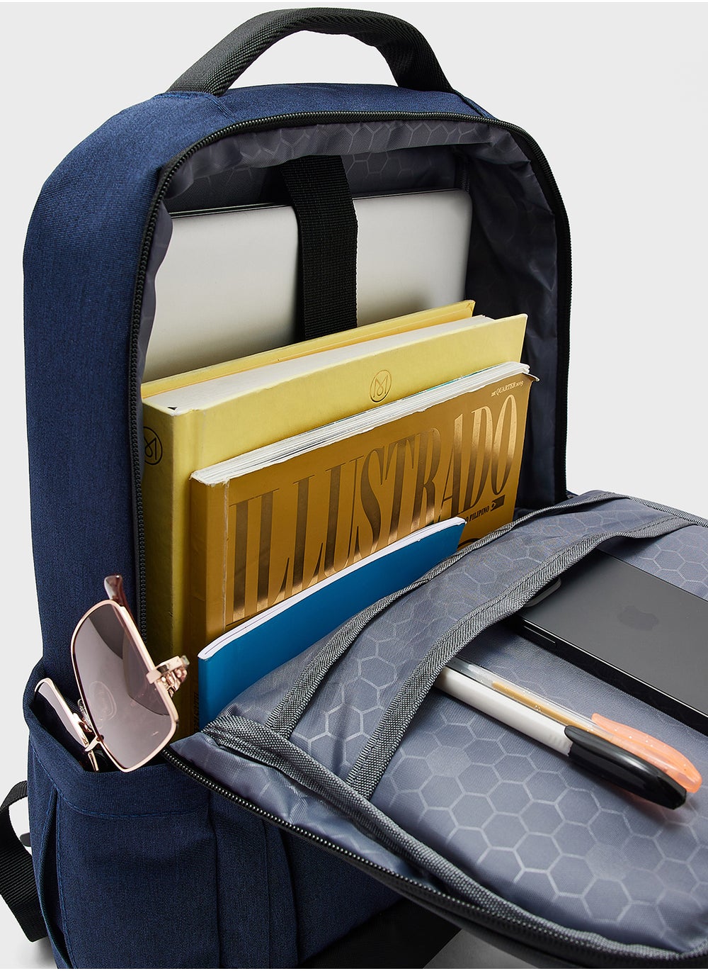 buy-robert-wood-casual-backpack-with-padded-support-and-usb-port_4fm