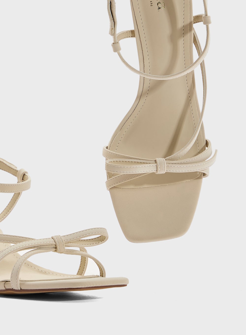 buy-ella-heeled-sandal-wih-bow_avr