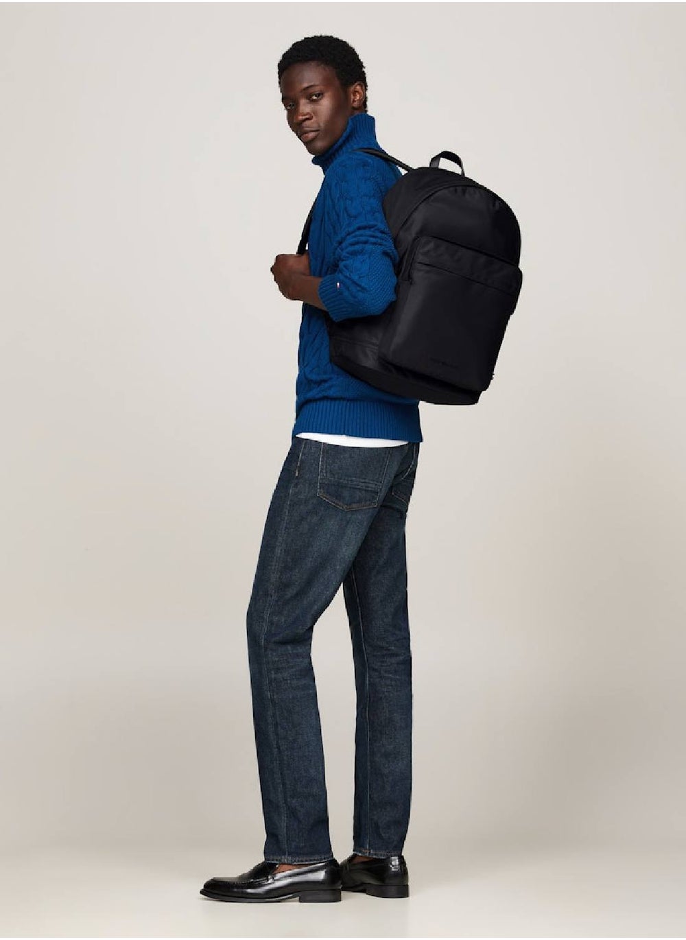 buy-tommy-hilfiger-textured-logo-dome-backpack_adu