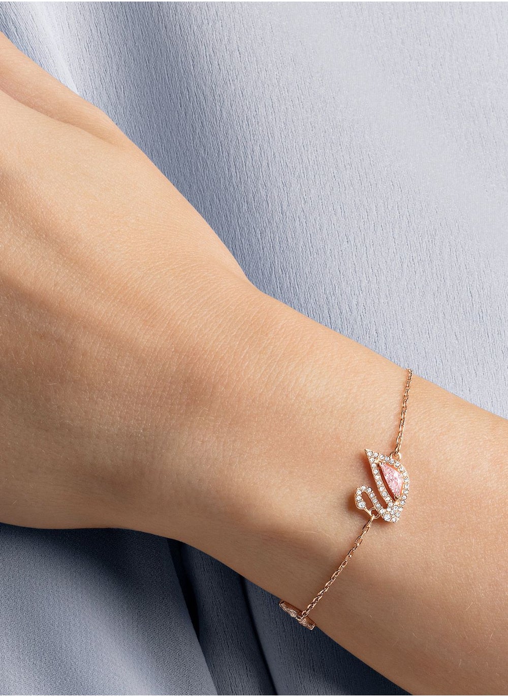 buy-swarovski-dazzling-swan-bracelet_n2y