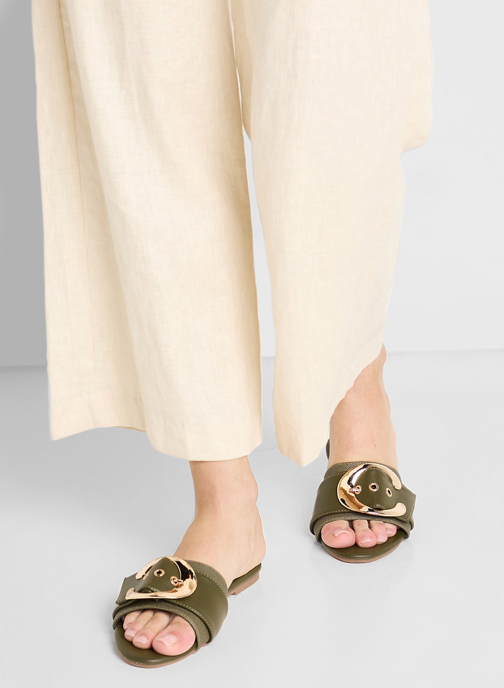buy-ella-flat-sandal-with-buckle_azc