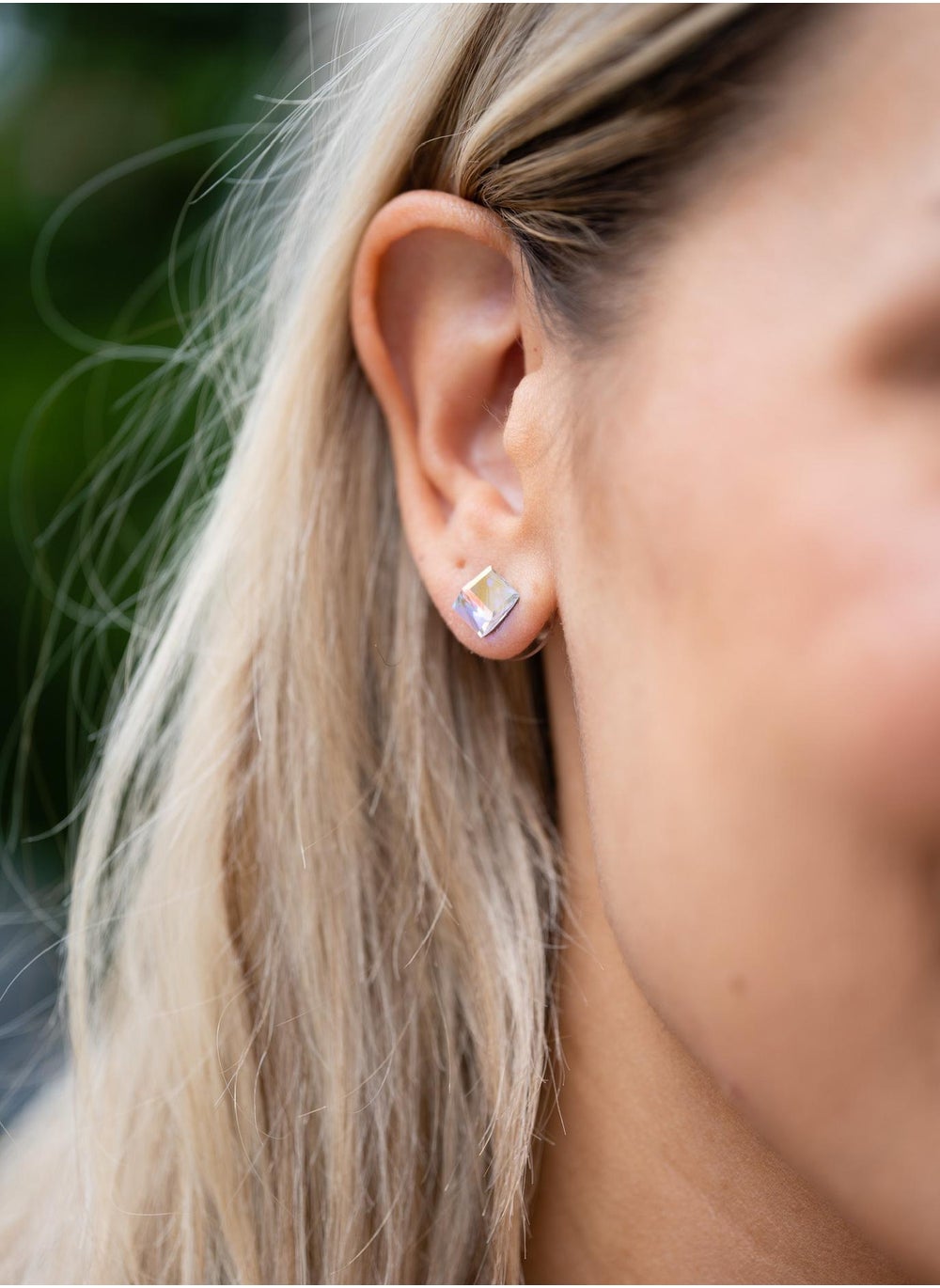 buy-seona-iris-aurore-boreale-crystal-stud-earrings-iridescent-brilliance_nse