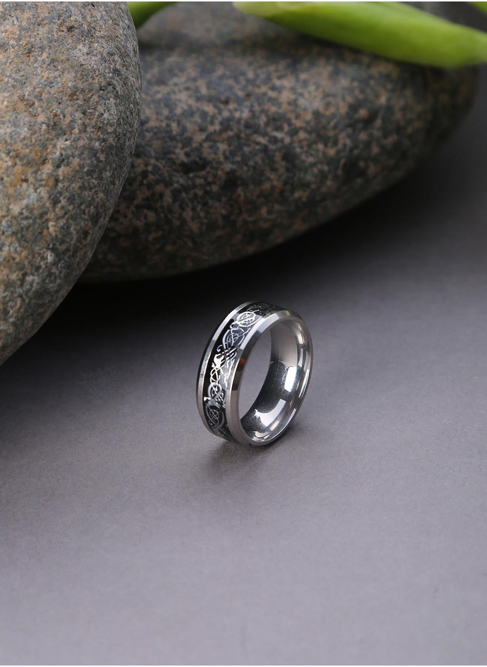 buy-sohi-black-designer-band-finger-ring_2tu