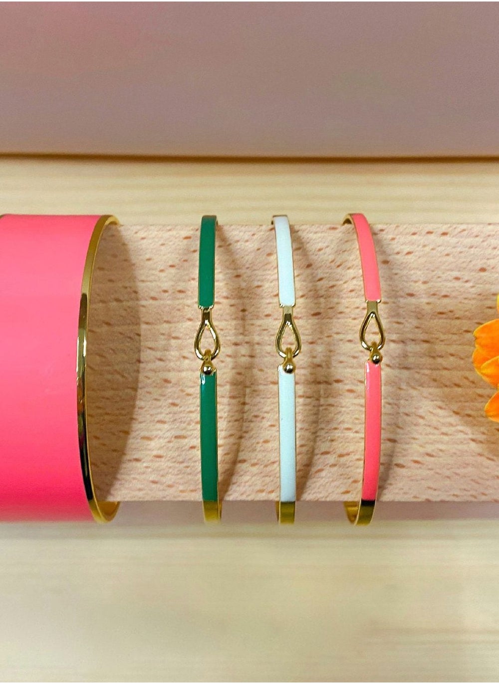 buy-bangle-up-enamel-bracelet_7gy