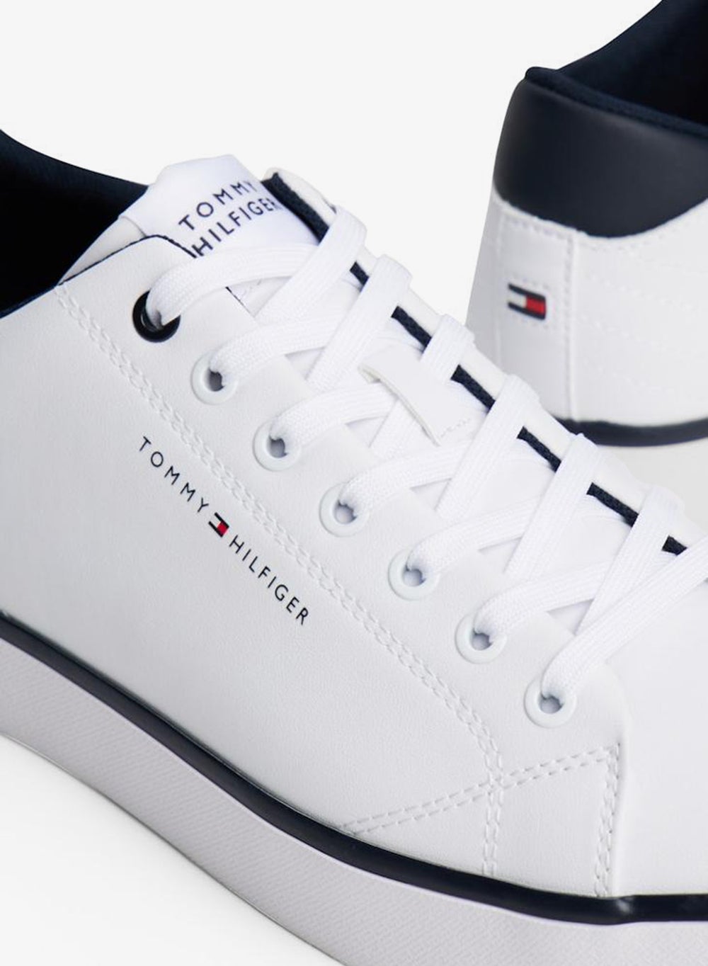 buy-tommy-hilfiger-casual-low-top-sneakers_9m6