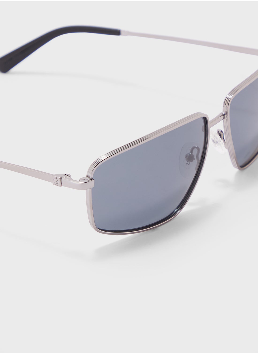 buy-guess-uv-protected-shaped-sunglasses_kl5
