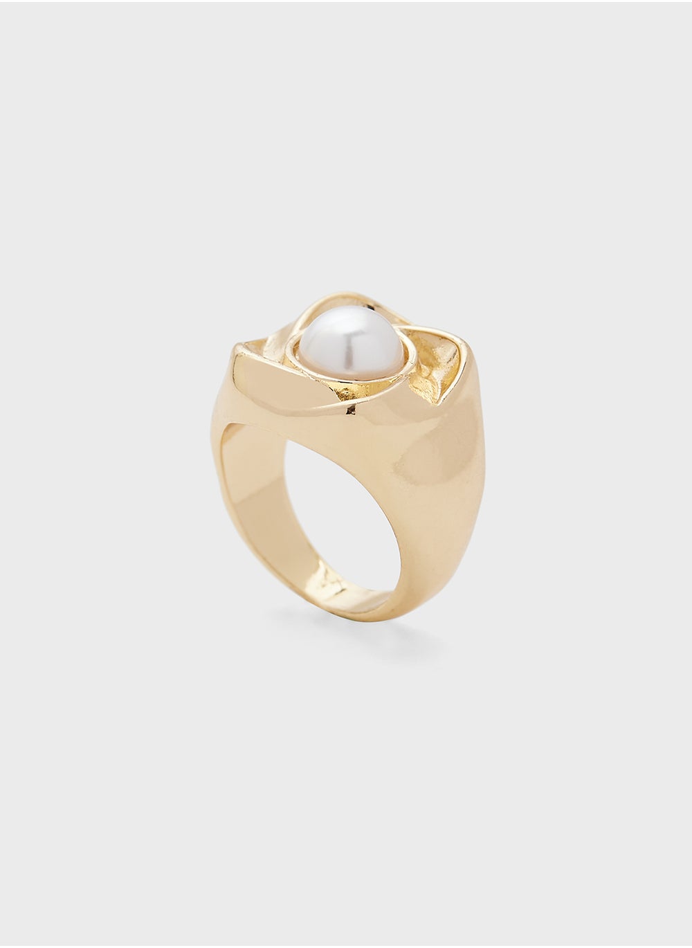 buy-ella-pearl-ring_z6v