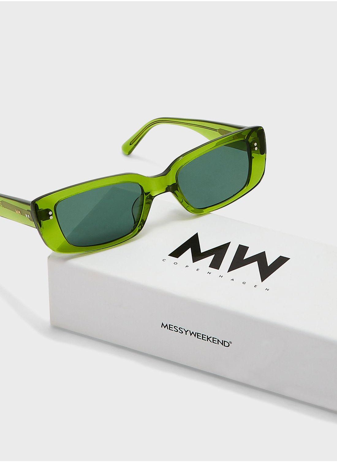 buy-messyweekend-grace-shape-sunglasses_ew3