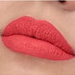 أحمر شفاه Fiery Red سائل بمظهر مطفي يدوم 8 ساعات
