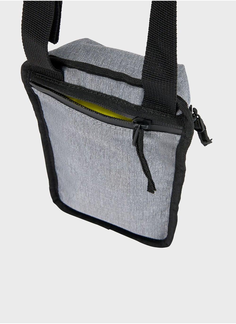 buy-nixon-trippin-cross-body-bags_b7p