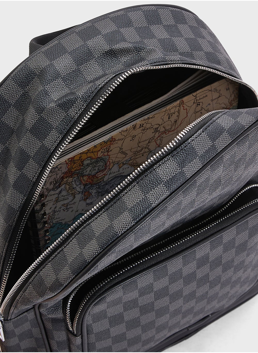 buy-robert-wood-printed-casual-backpack_tng