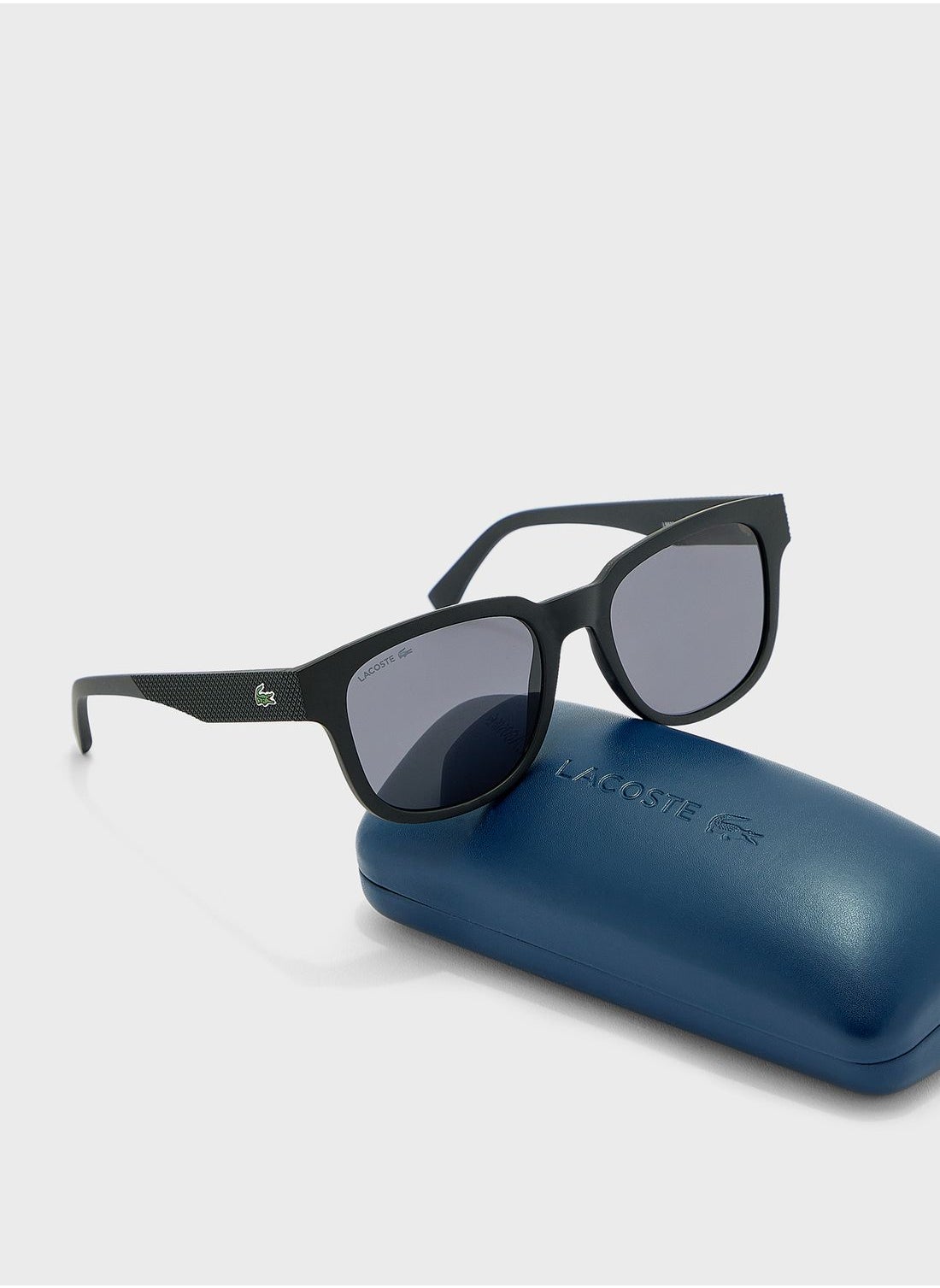 buy-lacoste-wayfarers-sunglasses_2gf