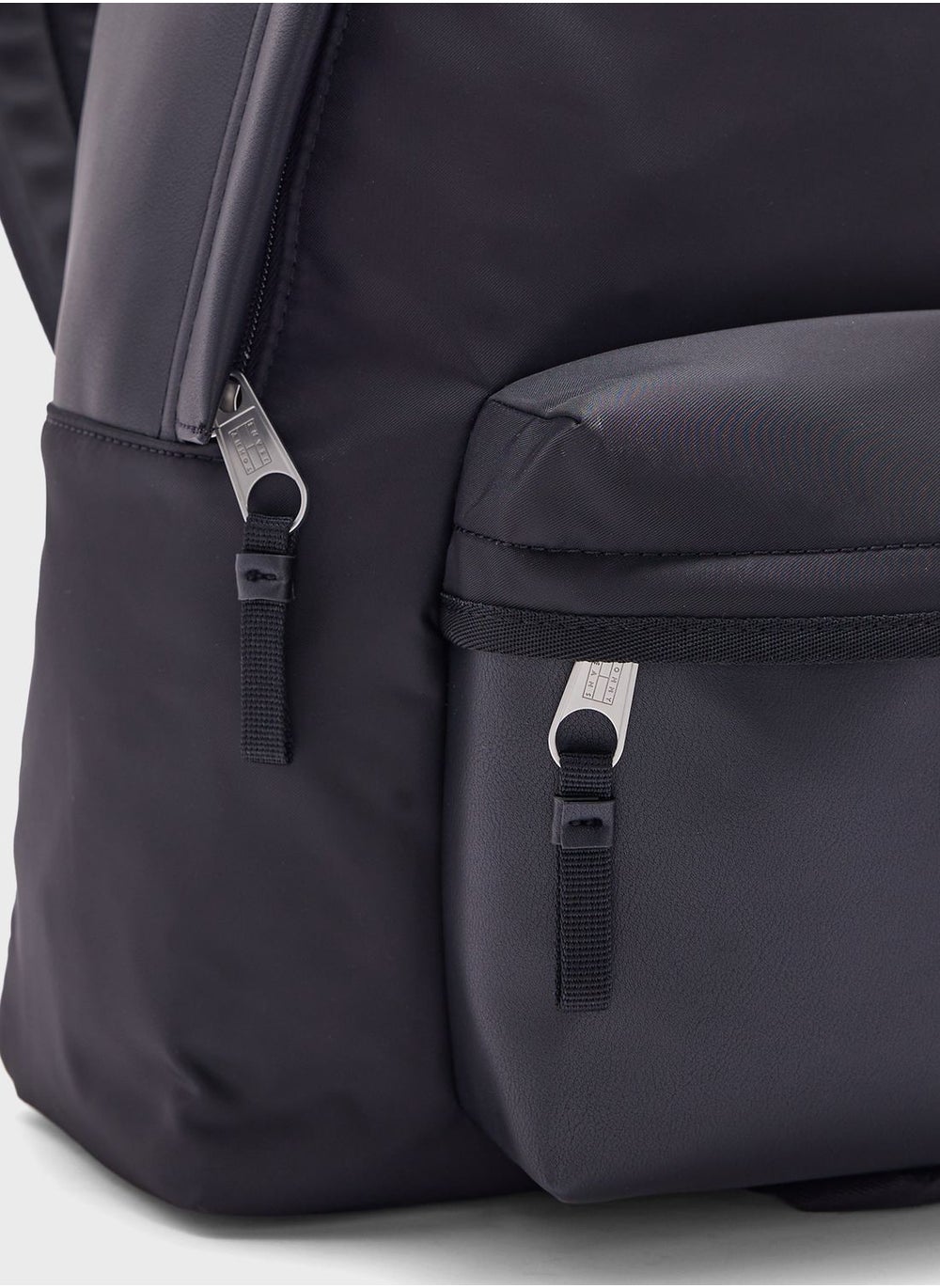 buy-tommy-jeans-logo-backpack_ntz