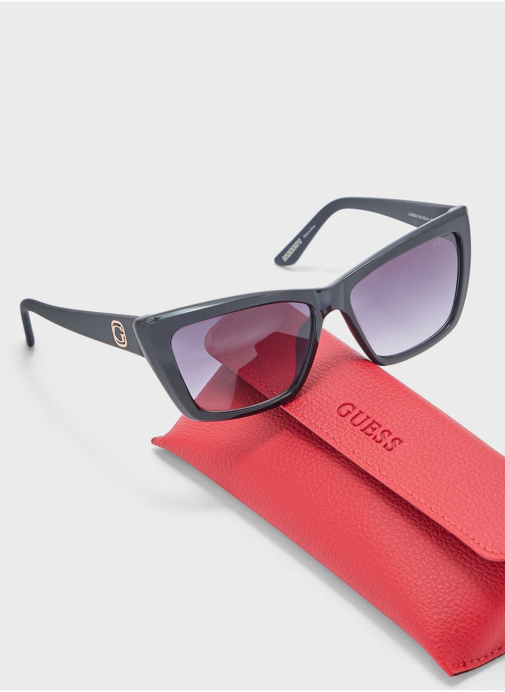 buy-guess-uv-protector-wayfarers-sunglasses_p30