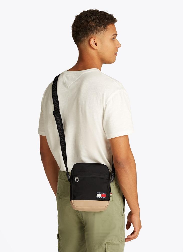 buy-tommy-jeans-essential-daily-reporter-bag_iyv