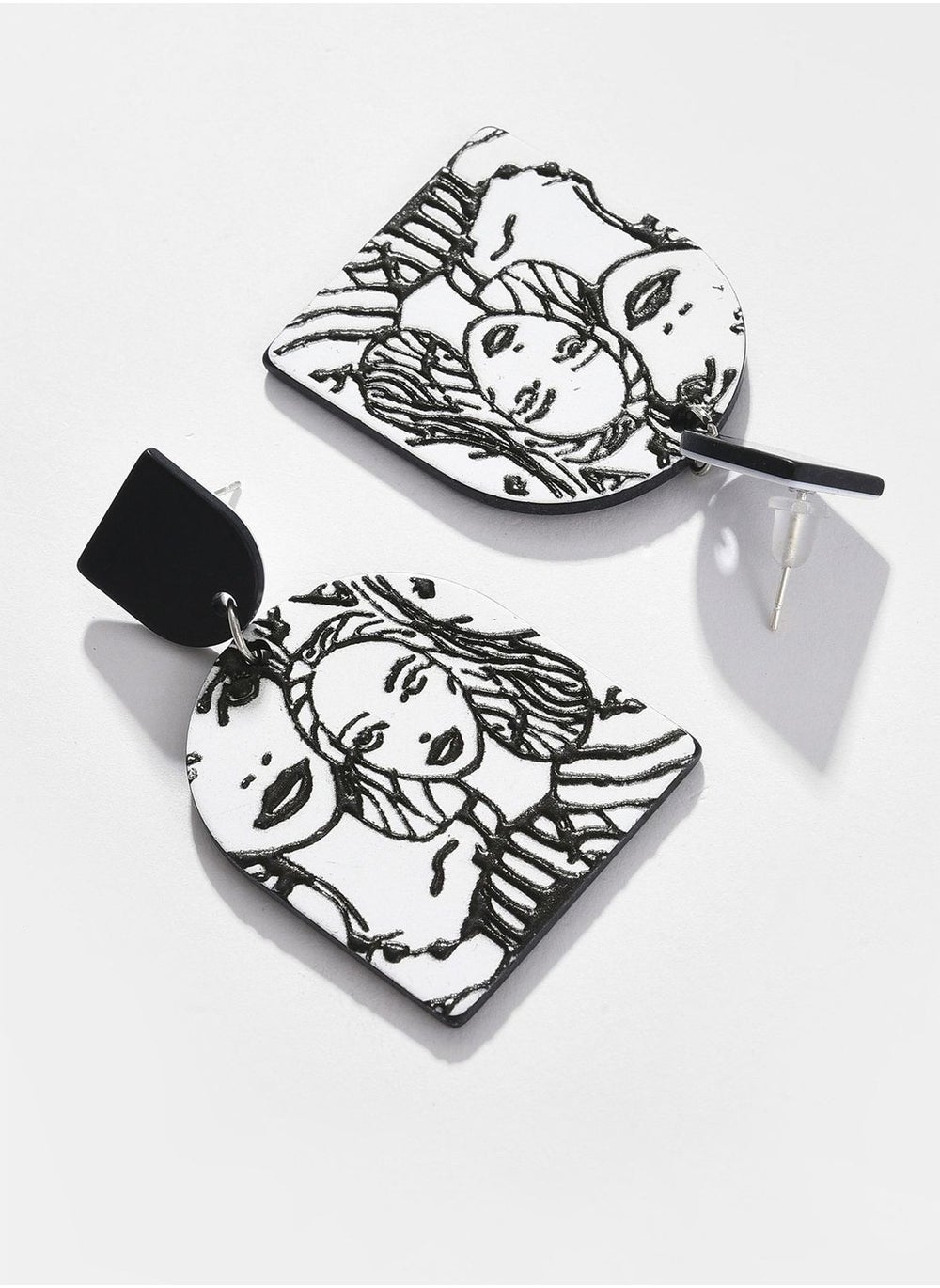 buy-sohi-trendy-designer-earrings_piu