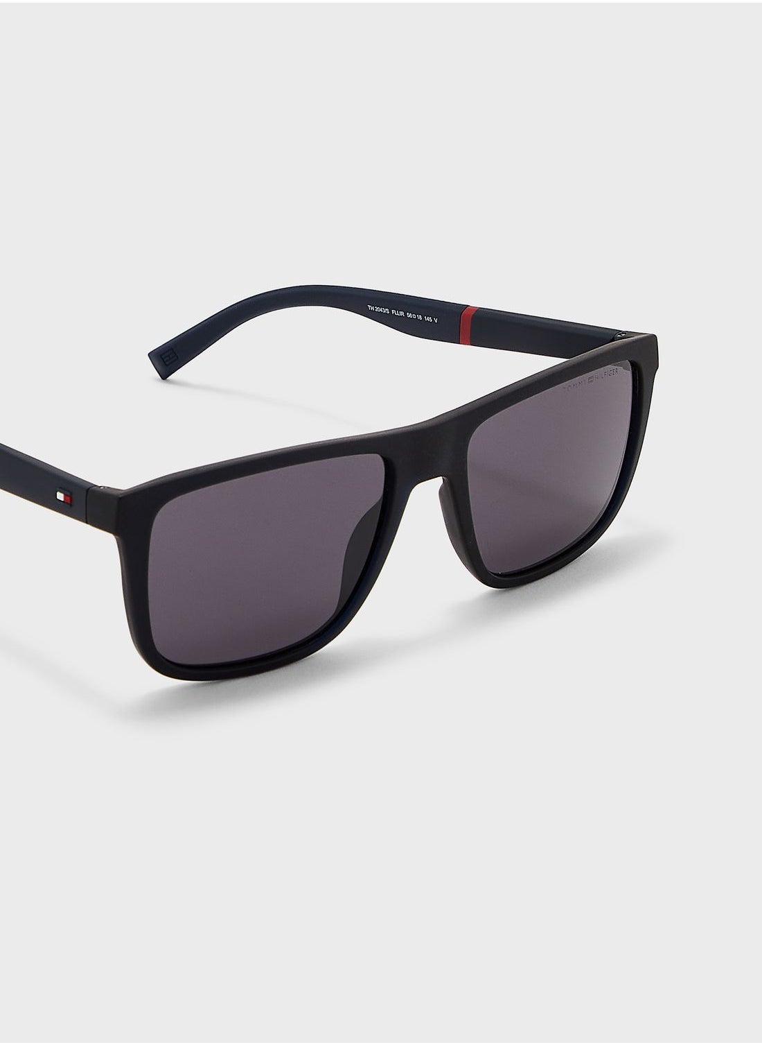 buy-tommy-hilfiger-wayfarer-sunglasses_4bv