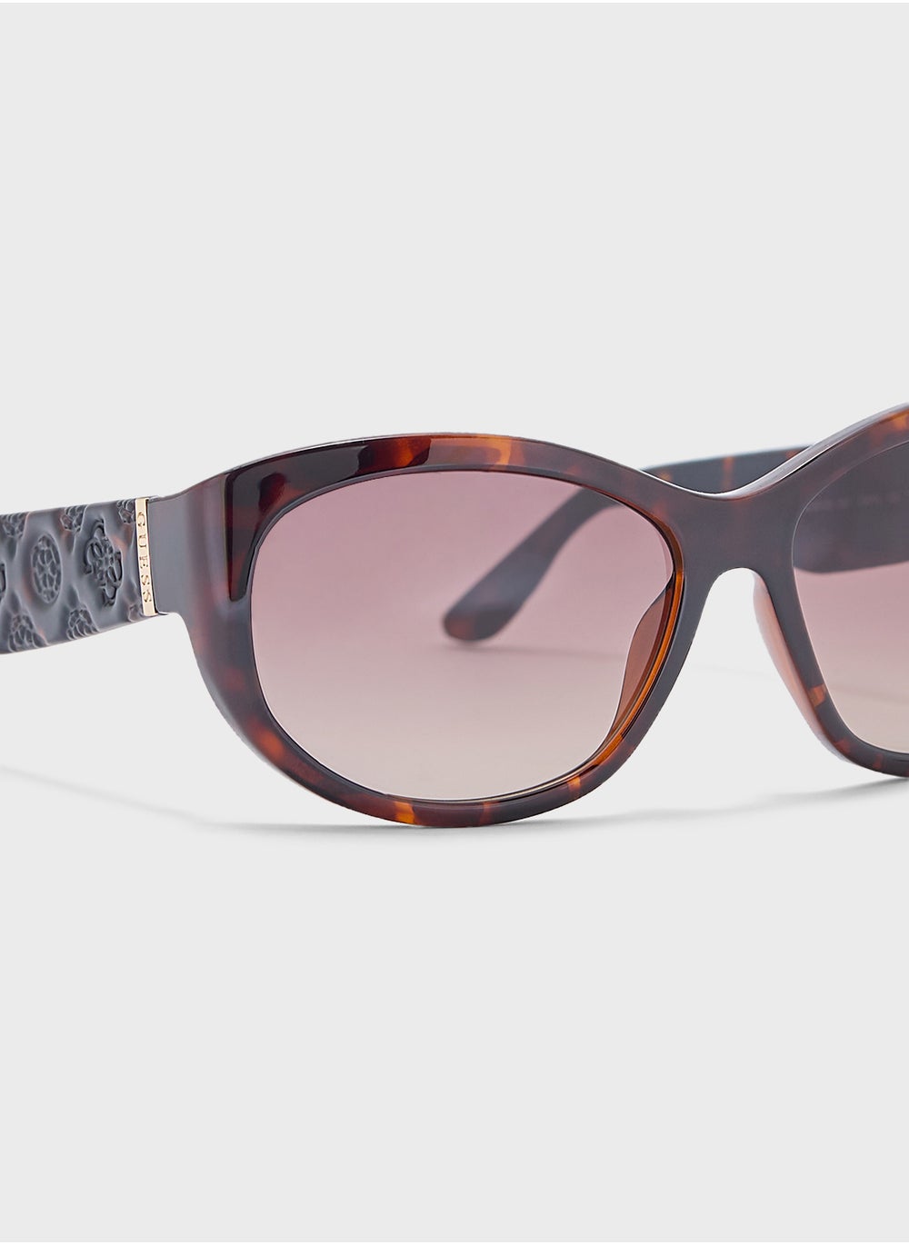 buy-guess-uv-protected-oversized-sunglasses_890