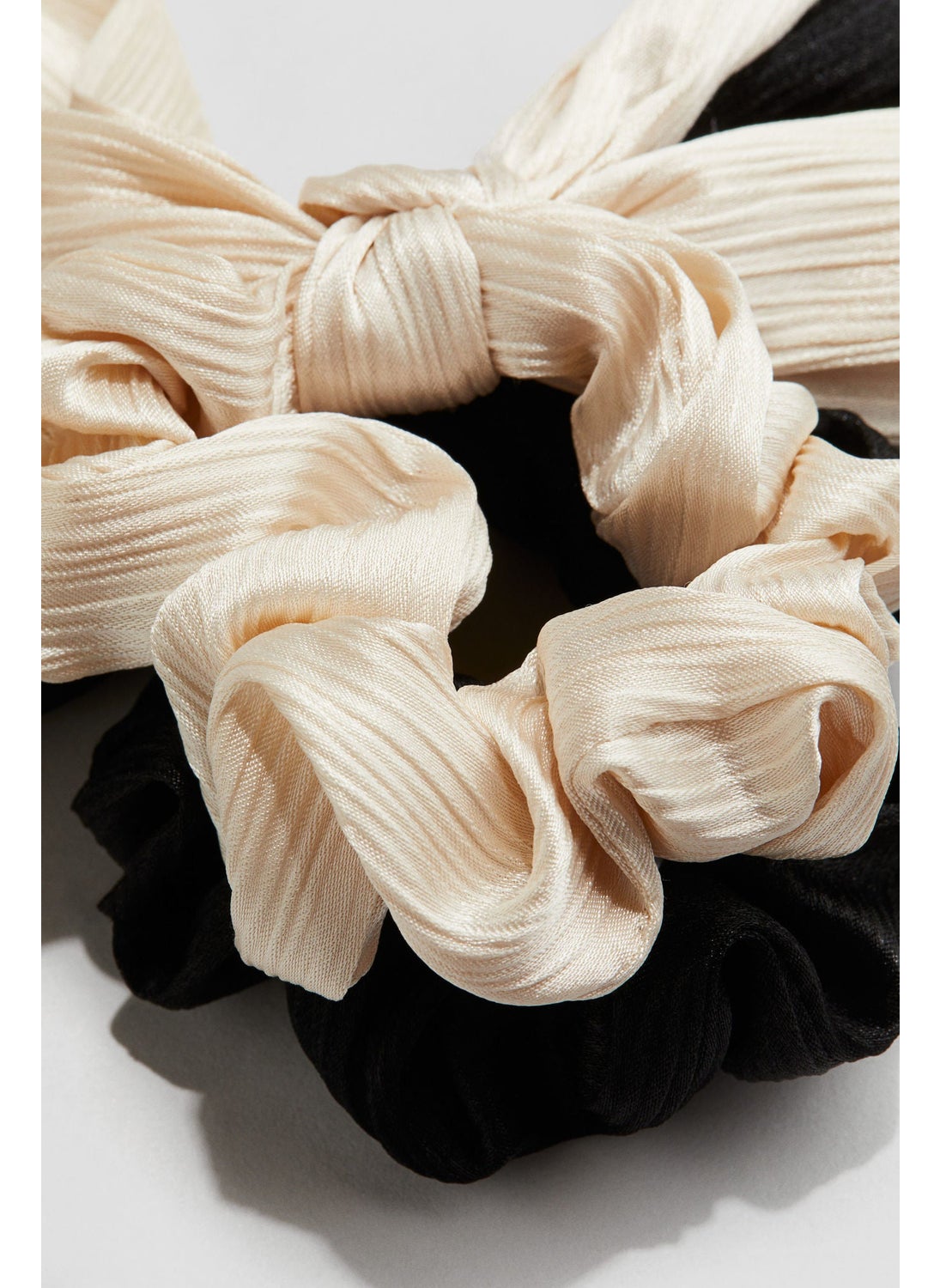 buy-h-m-2-pack-bow-detail-scrunchies_sab