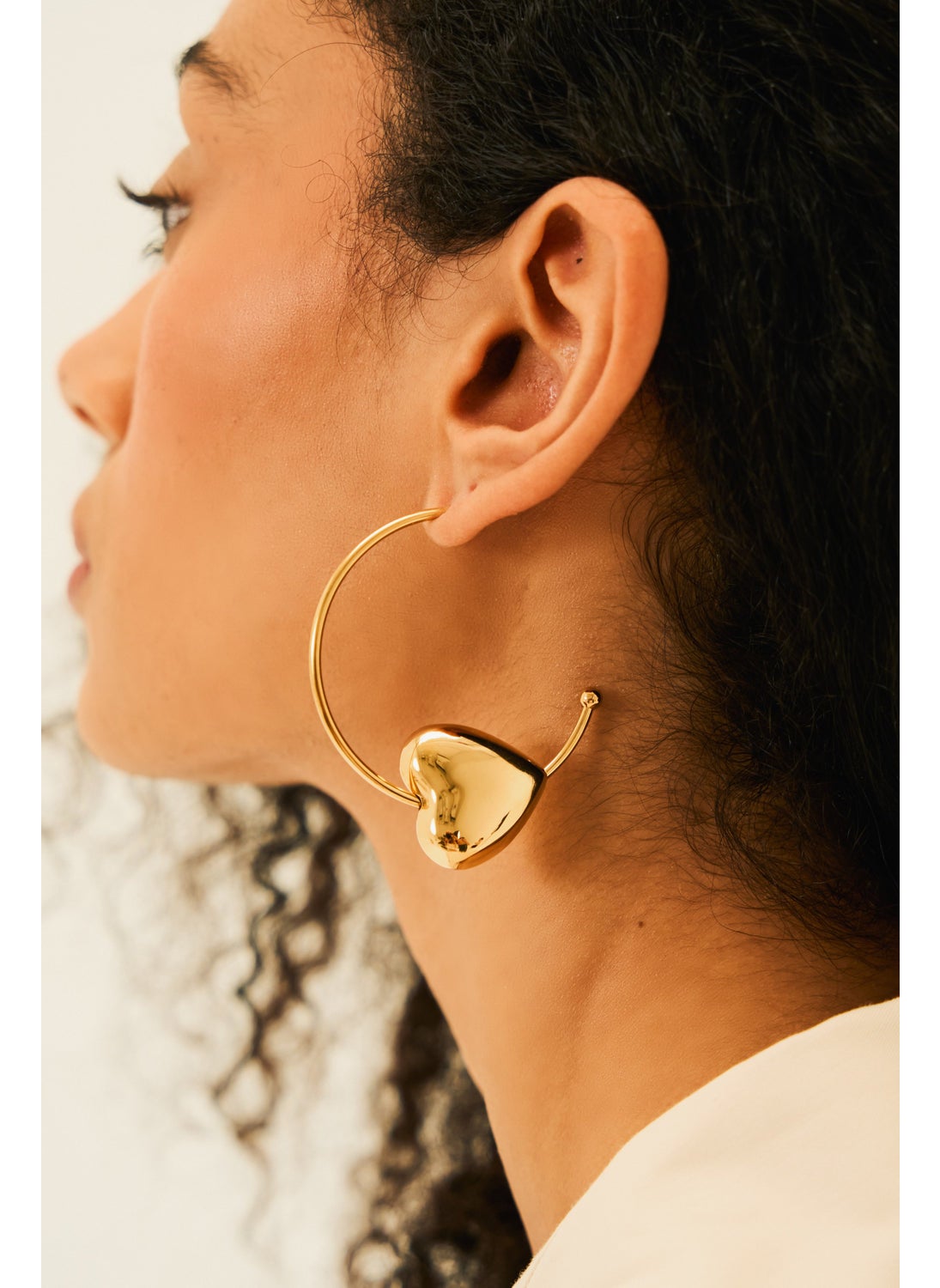 buy-noya-amora-hoop-earrings_ab1