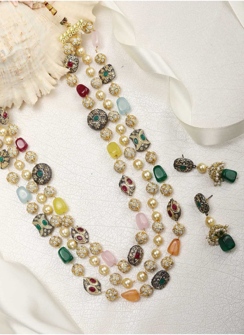buy-priyaasi-kundan-studded-pearl-beaded-tripal-stranded-handcrafted-jewellery-set_g6e