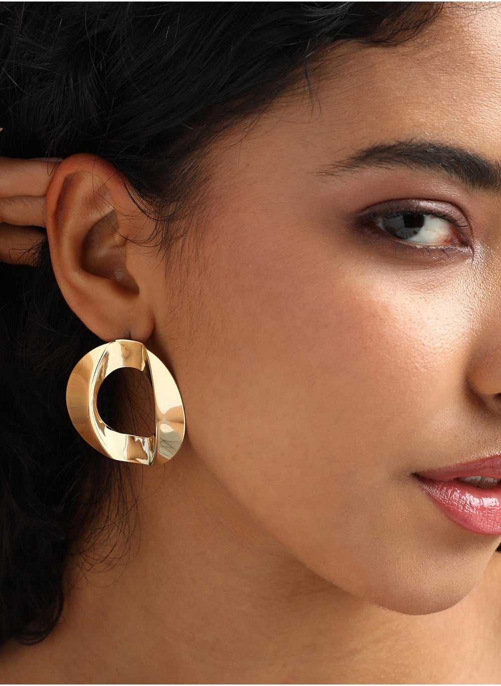 buy-sohi-twisted-circular-drop-earrings_zse